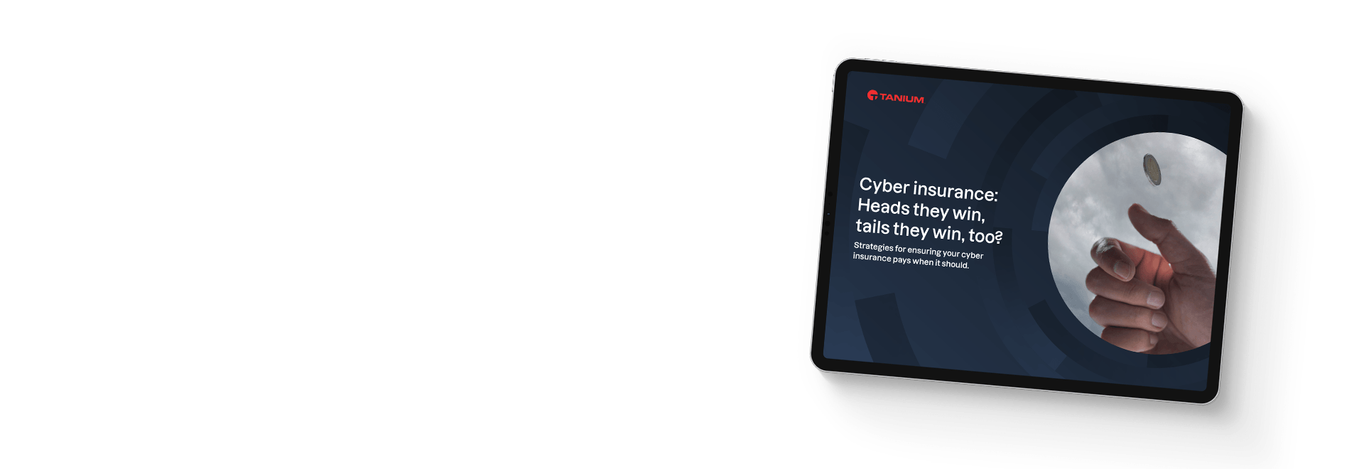 Tablette montrant l’image de l’ebook Cyber Insurance avec les mains