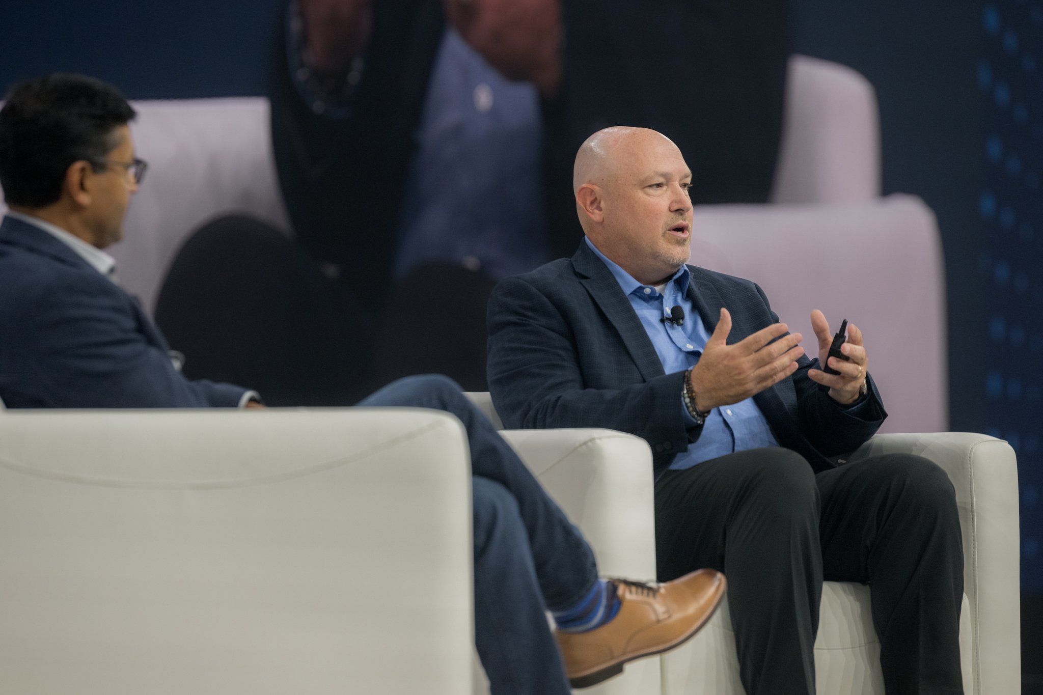 Image de Vivek Bhandari, vice-président du marketing produit chez Tanium, et Tom Cipolla, analyste directeur principal chez Gartner, équipe chargée de l’infrastructure et des opérations de l’espace de travail numérique