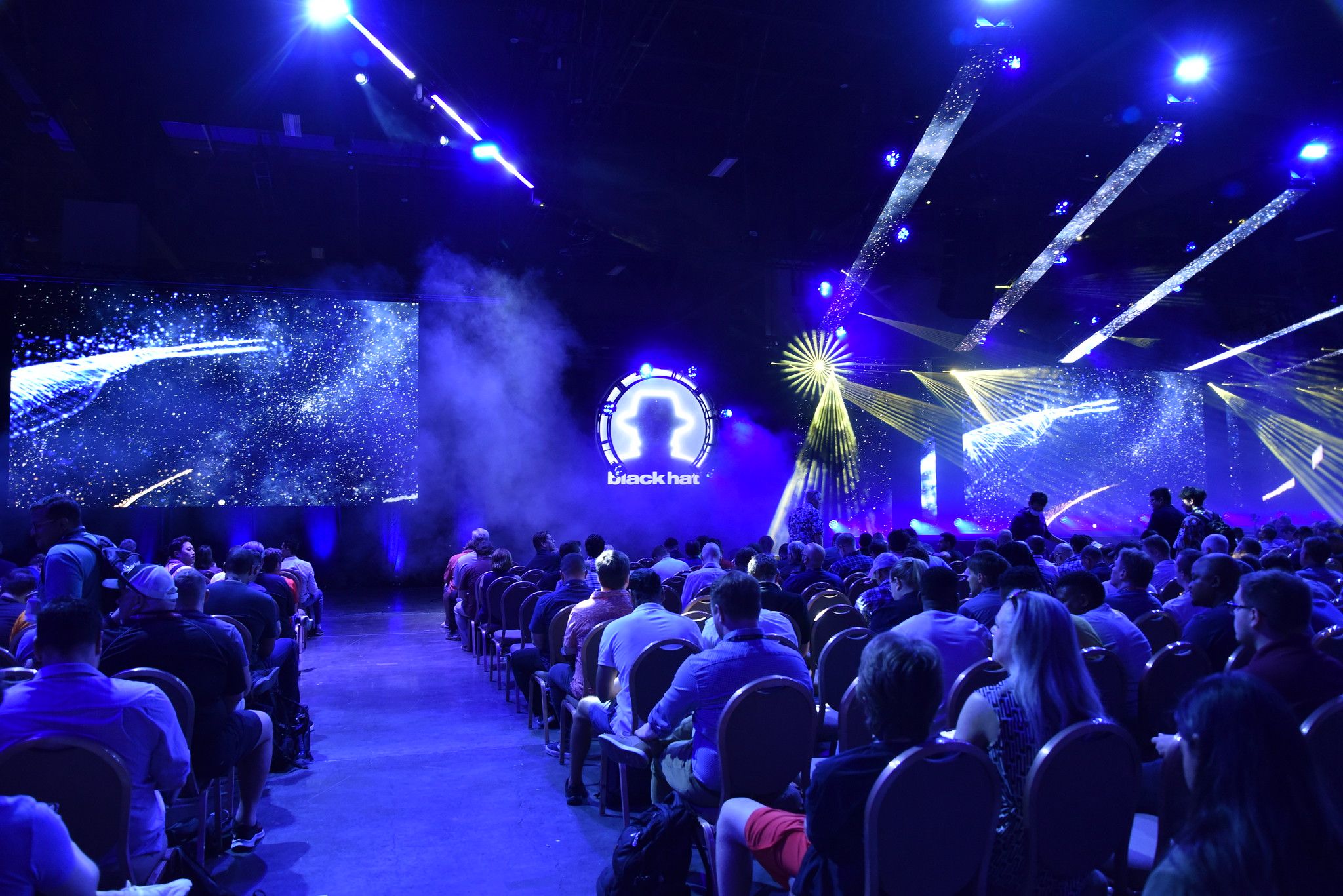 Photo d'un auditorium comble lors de la conférence Black Hat USA de l'année dernière.