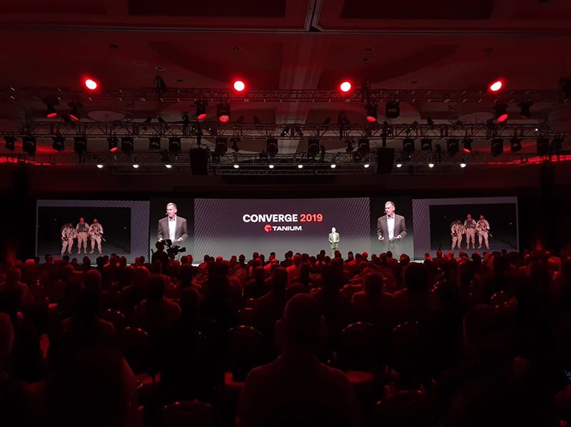 CONVERGE 2019 Étape principale de la conférence Tanium avec des intervenants et un public complet