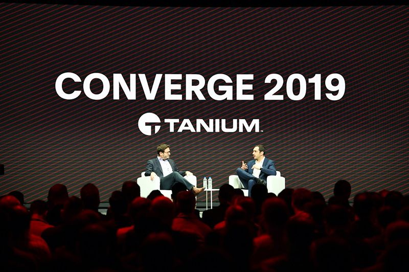 CONVERGE 2019 Étape principale de la conférence Tanium avec des intervenants et un public complet