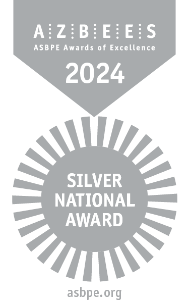 Image d'une médaille argentée et blanche suspendue à un ruban sur lequel on peut lire : « Azbees 2024, Prix national d'argent »