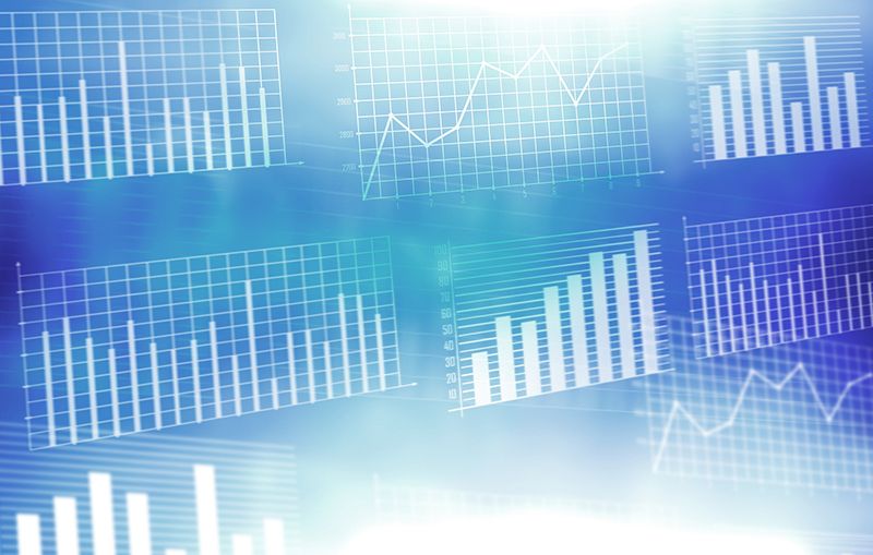 Visualisation abstraite de l’analyse commerciale avec des graphiques se chevauchant