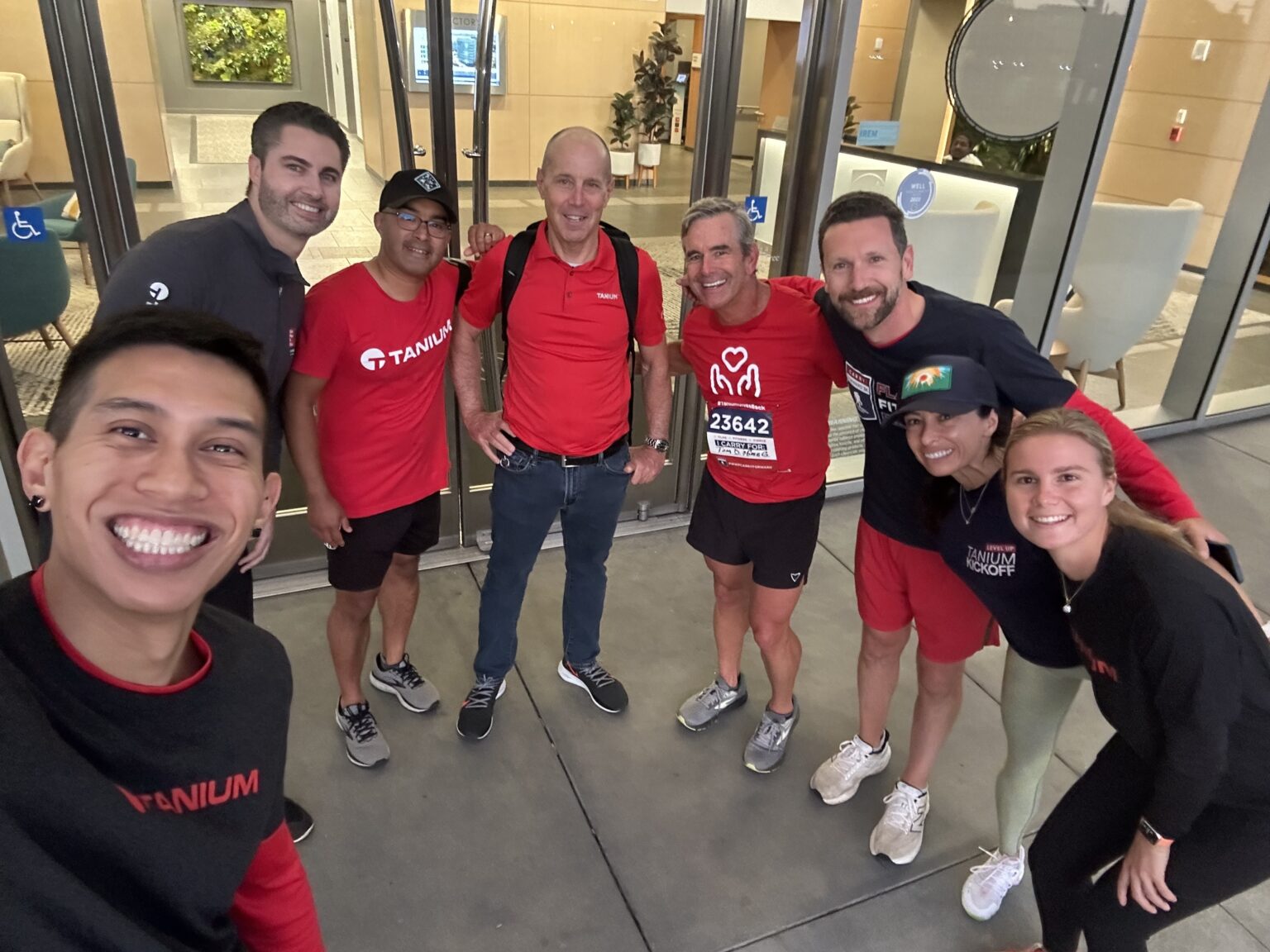 Le bureau de Tanium Emeryville participe au Wounded Warrior 5k pendant le mois des dons