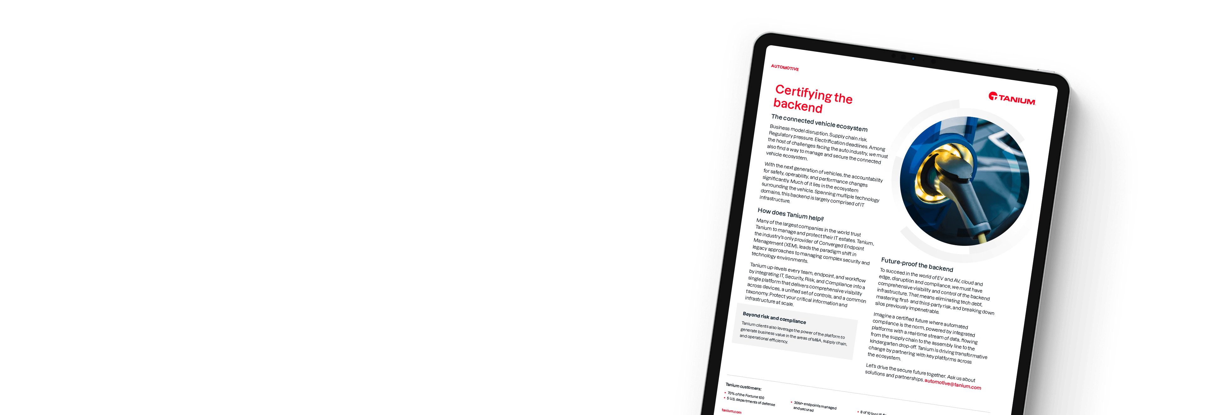 Tablette montrant le brief automobile de l’écosystème des véhicules connectés