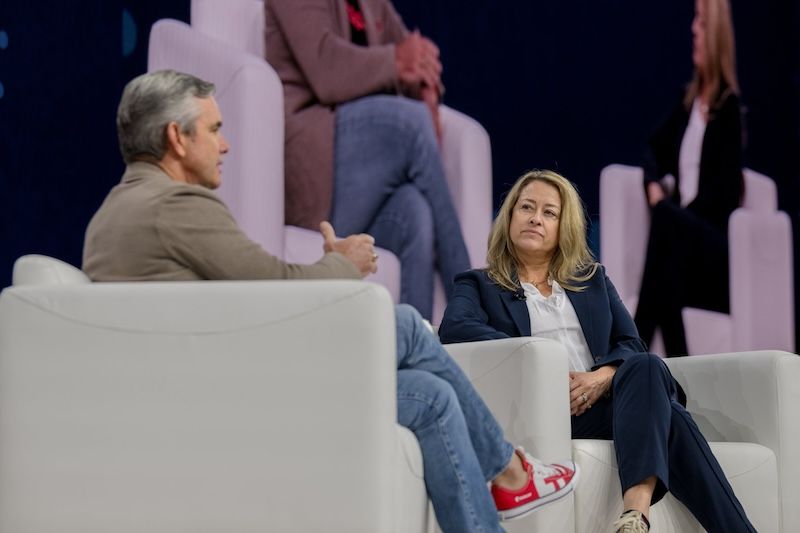 Image du PDG de Tanium Dan Streetman et vice-président principal des services mondiaux de cybersécurité chez Fiserv Pam Gott
