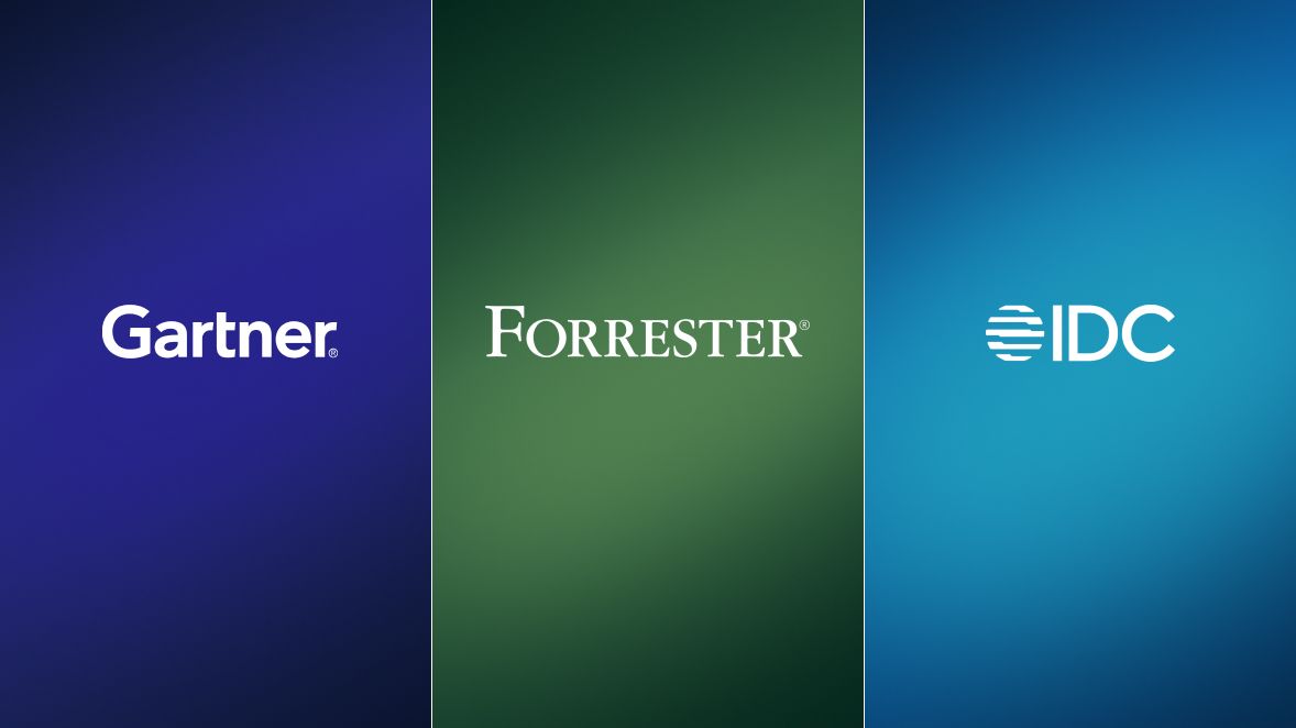 Logos des cabinets d’analystes Forrester, Gartner et IDC sur les cartes dégradées