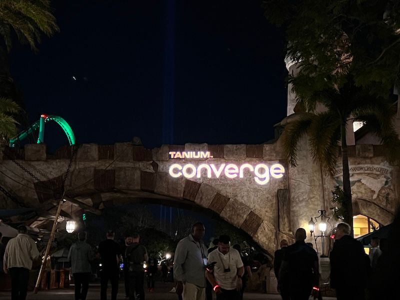 Panneau Tanium Converge Universal Studios