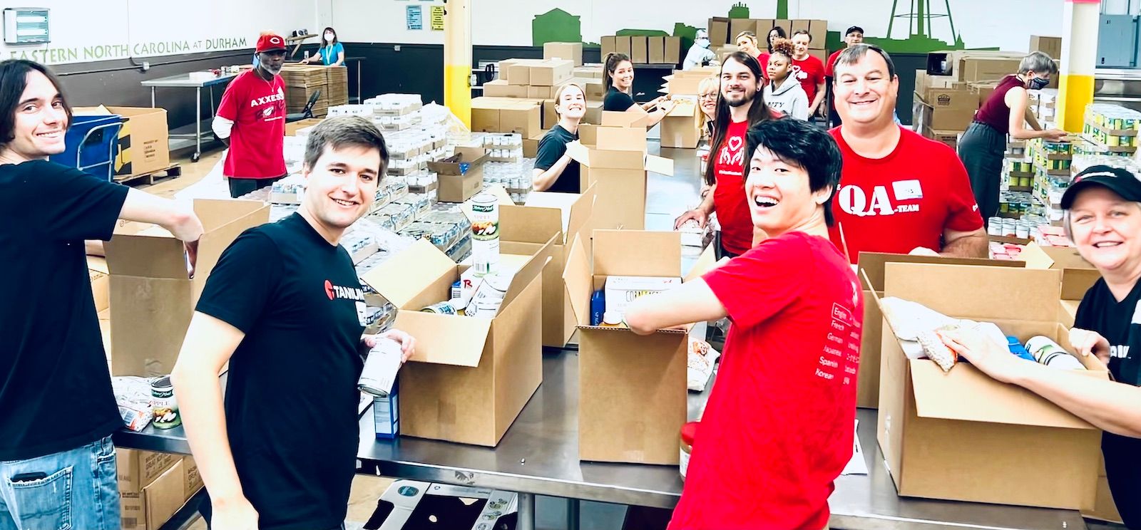 Image à la une du blog. L'équipe Tanium à la banque alimentaire