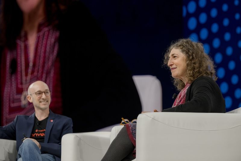 Image du DSI de Tanium, Jake McClean et Mayim Bialik