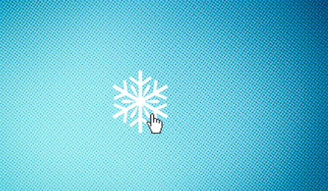 Une image d'un flocon de neige blanc sur un écran d'ordinateur bleu, avec un curseur en forme de main sur le point de cliquer dessus.