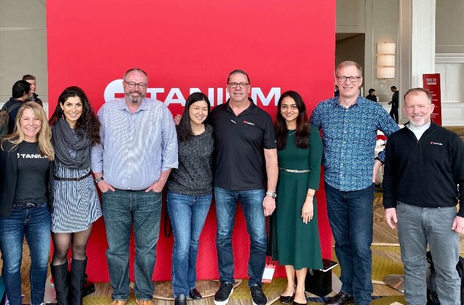 Paige Galles, membre de l’équipe Tanium, avec ses collègues lors de l’événement de lancement de Tanium à Nashville, 2019