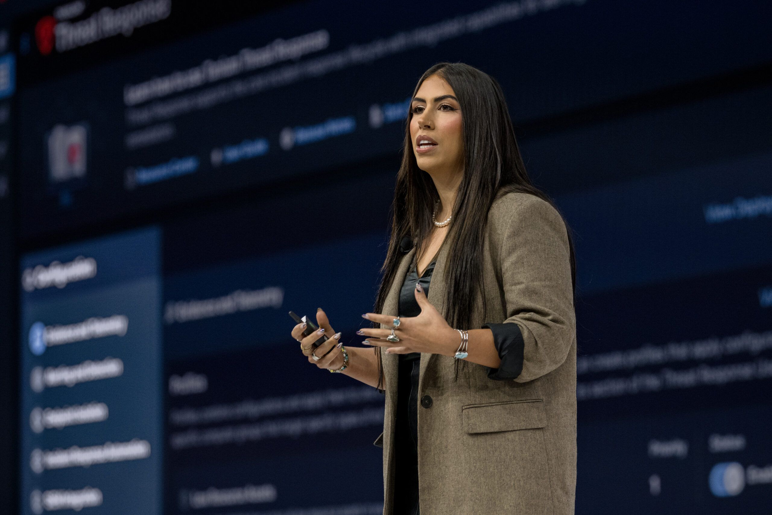 Image de Stephanie Aceves, directrice principale de la gestion des produits chez Tanium