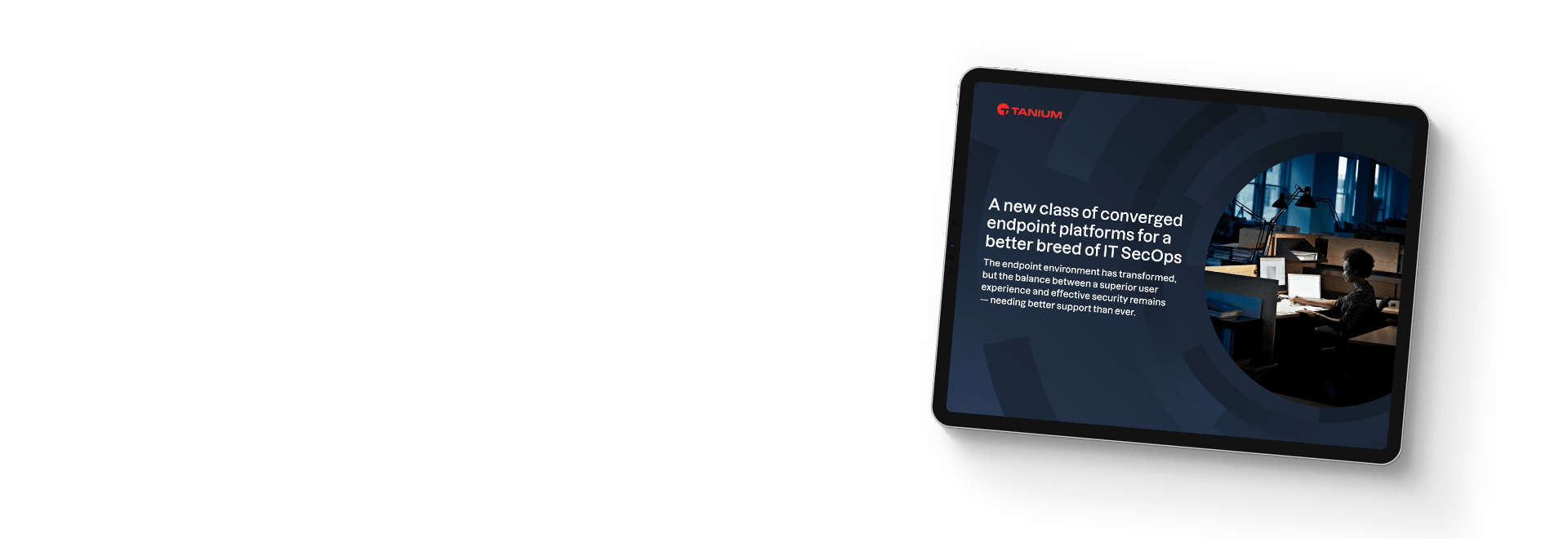 Tablette montrant l’eBook Tanium sur les plateformes de gestion des endpoints XEM