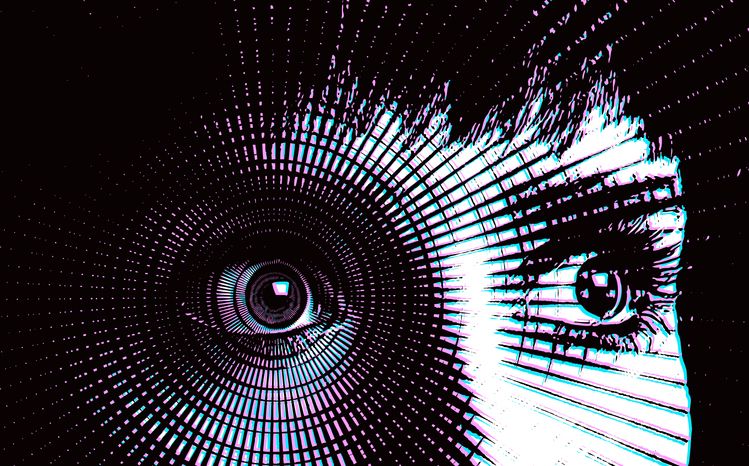 Gros plan sur les yeux grands ouverts d'une femme qui observe quelque chose avec attention, avec un graphique circulaire superposé sur l'un de ses yeux.